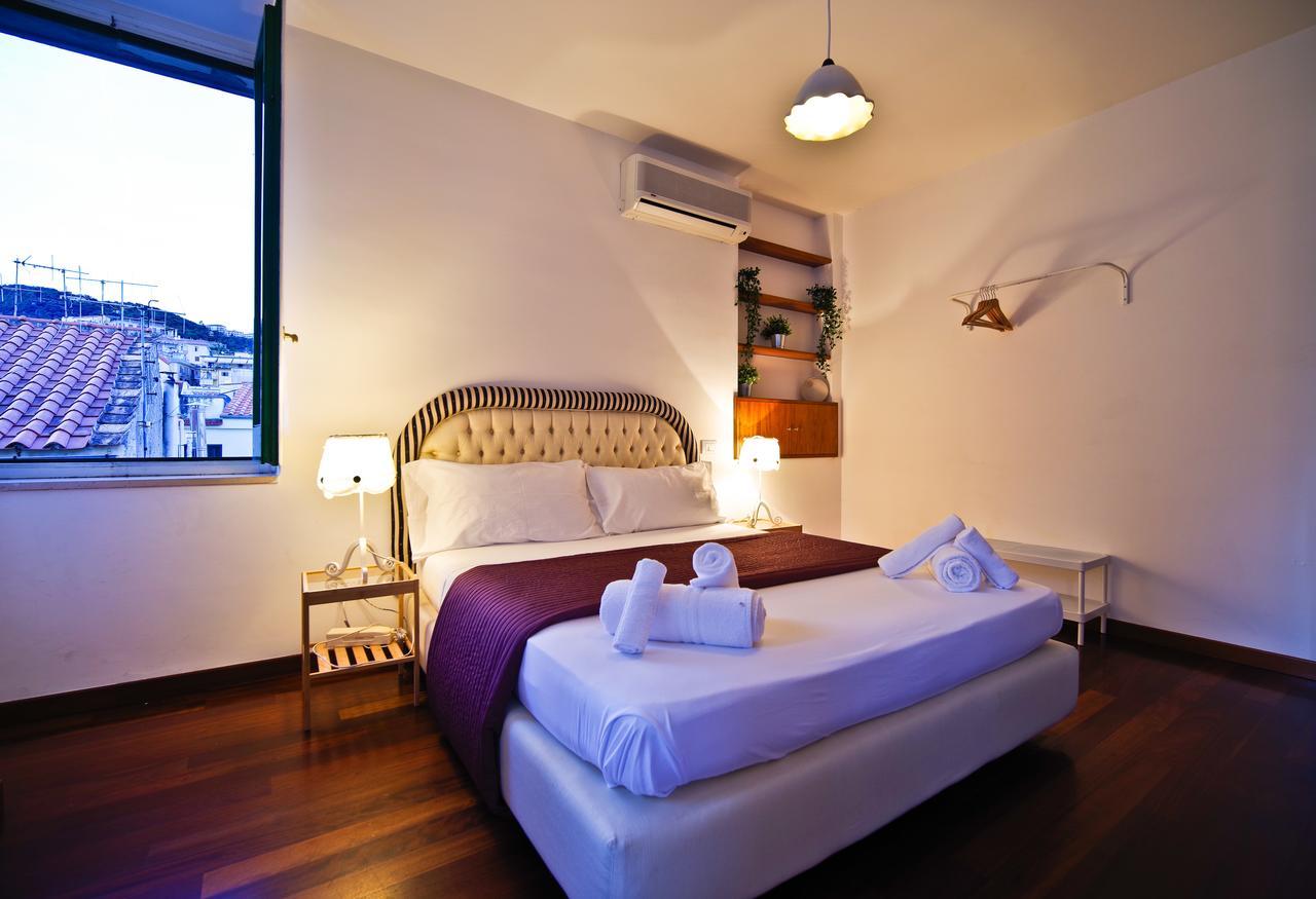 Bed And Travel Apartment Dogana Regia 15 Salerno Luaran gambar