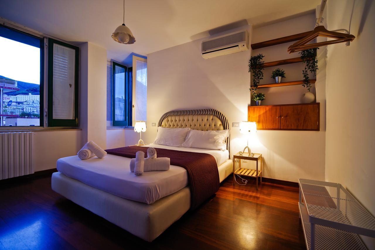 Bed And Travel Apartment Dogana Regia 15 Salerno Luaran gambar